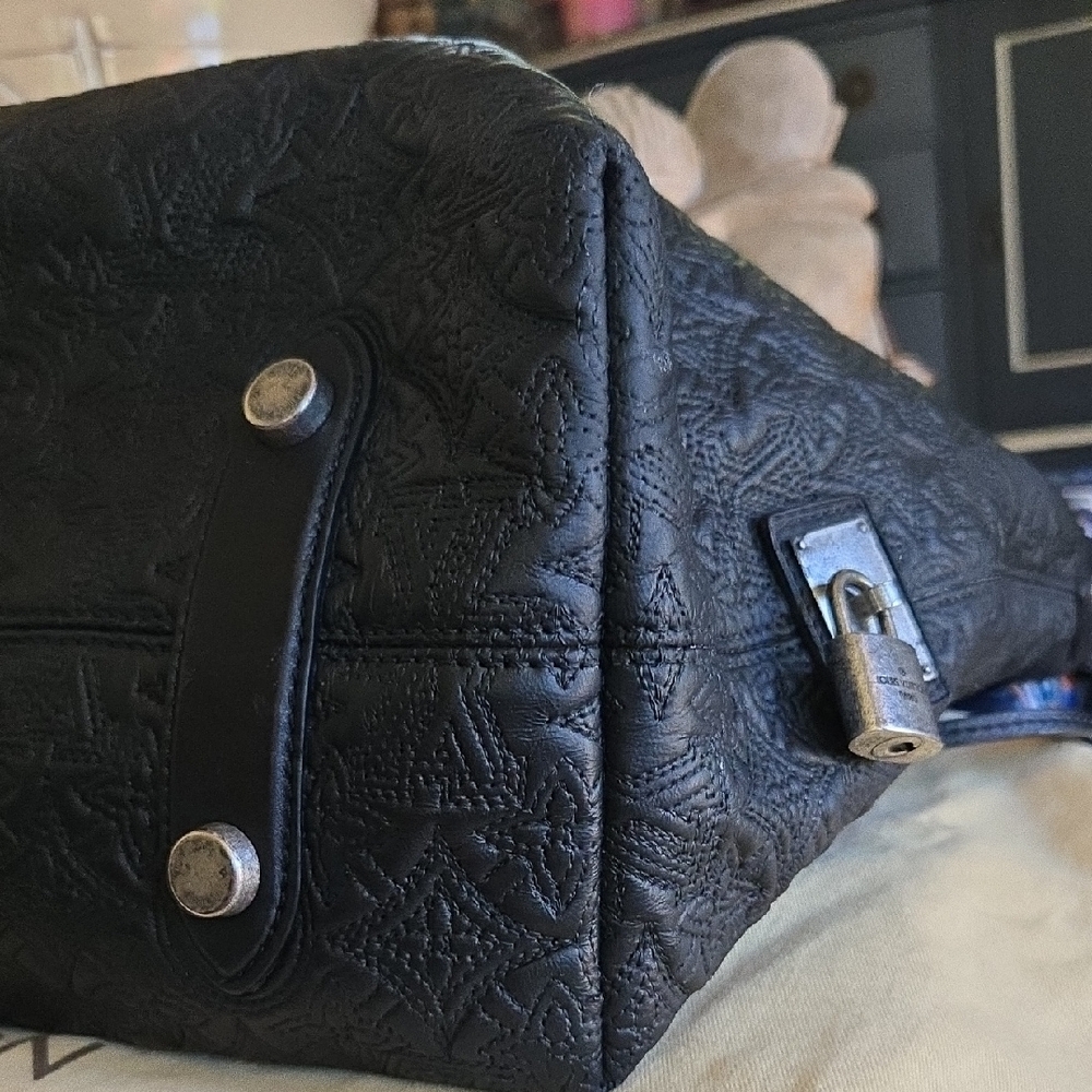 Louis Vuitton GM Antheia Hobo - Picture 14 of 14